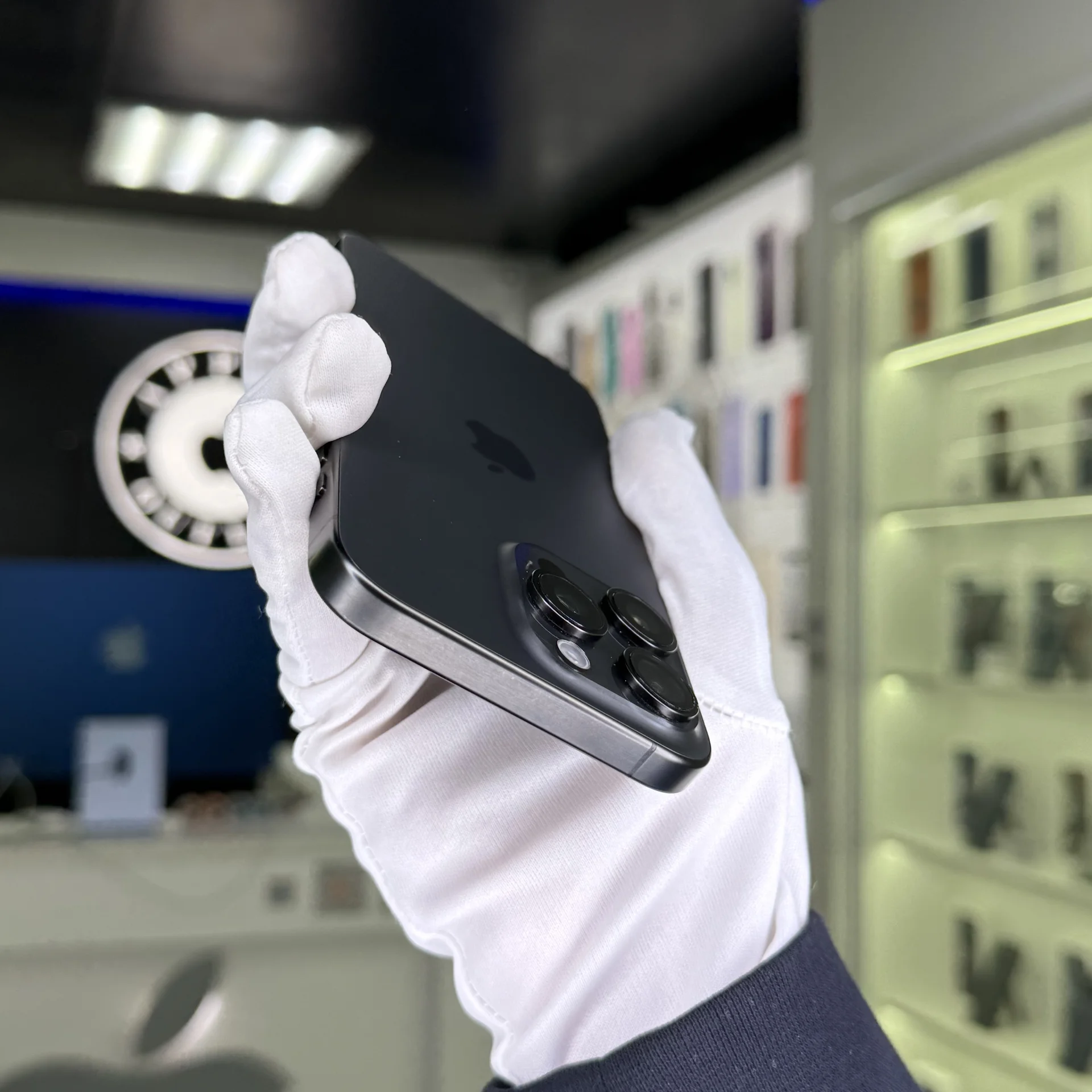 iPhone 15 Pro Max - миниатюра 4