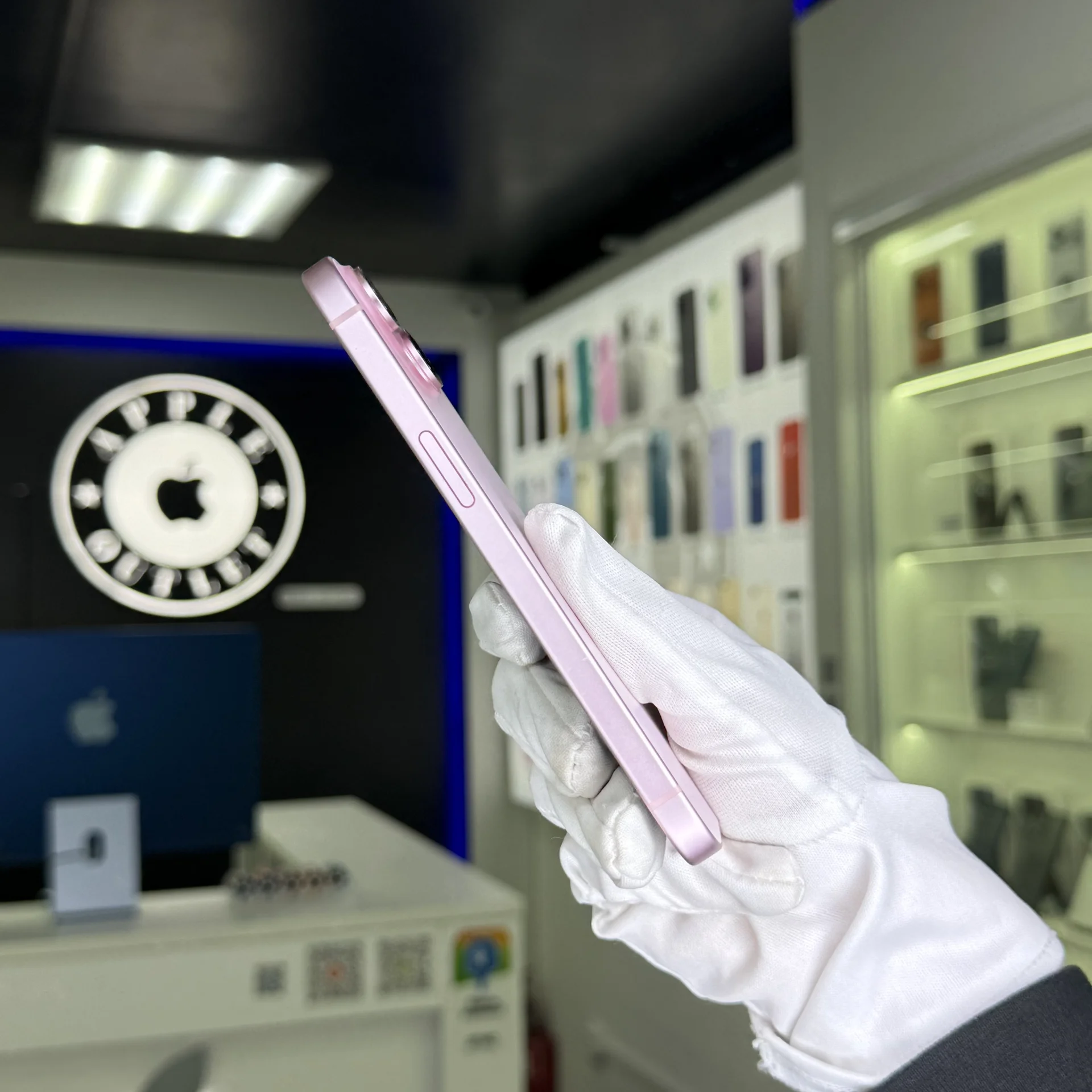 iPhone 15 - миниатюра 3