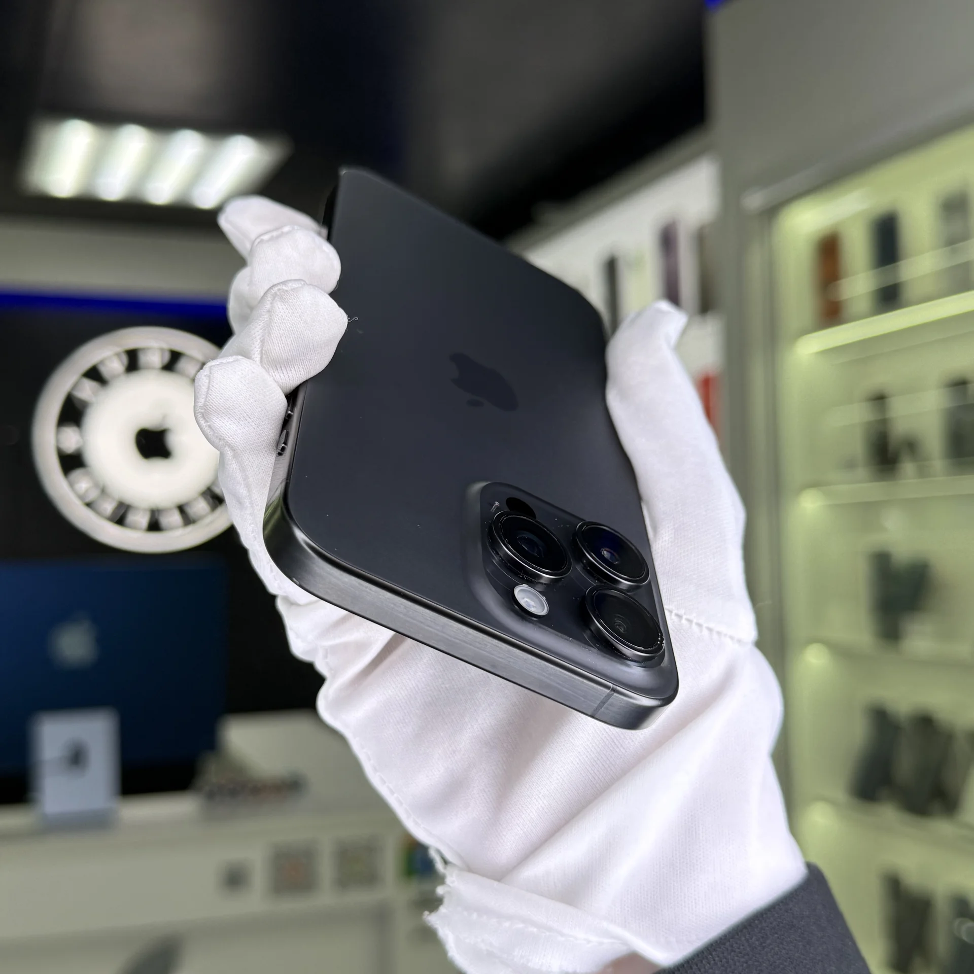 iPhone 15 Pro Max - миниатюра 4