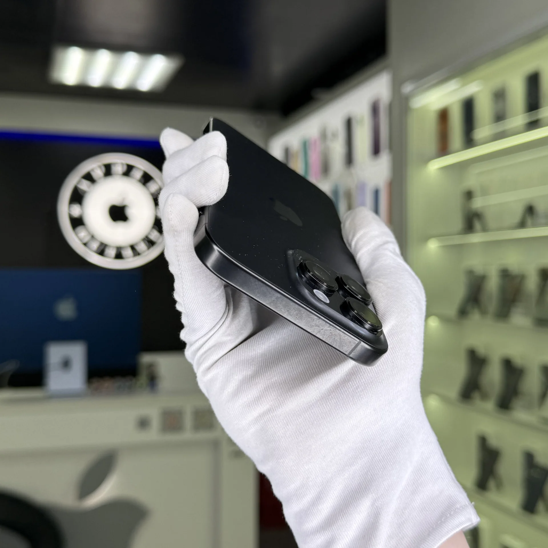 iPhone 16 Pro Max - миниатюра 4
