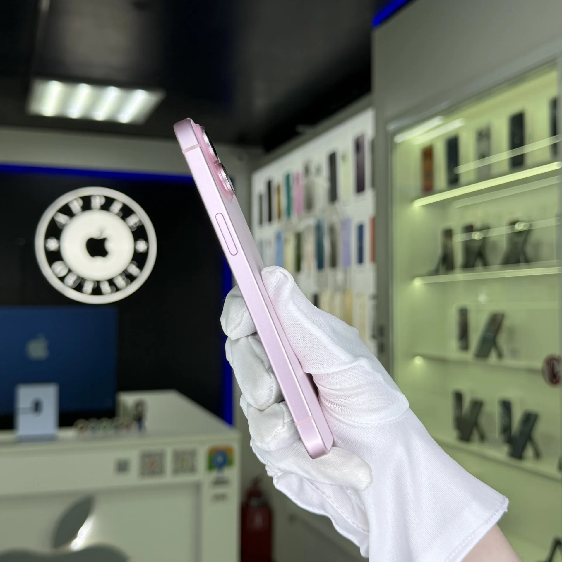 iPhone 15 - миниатюра 4