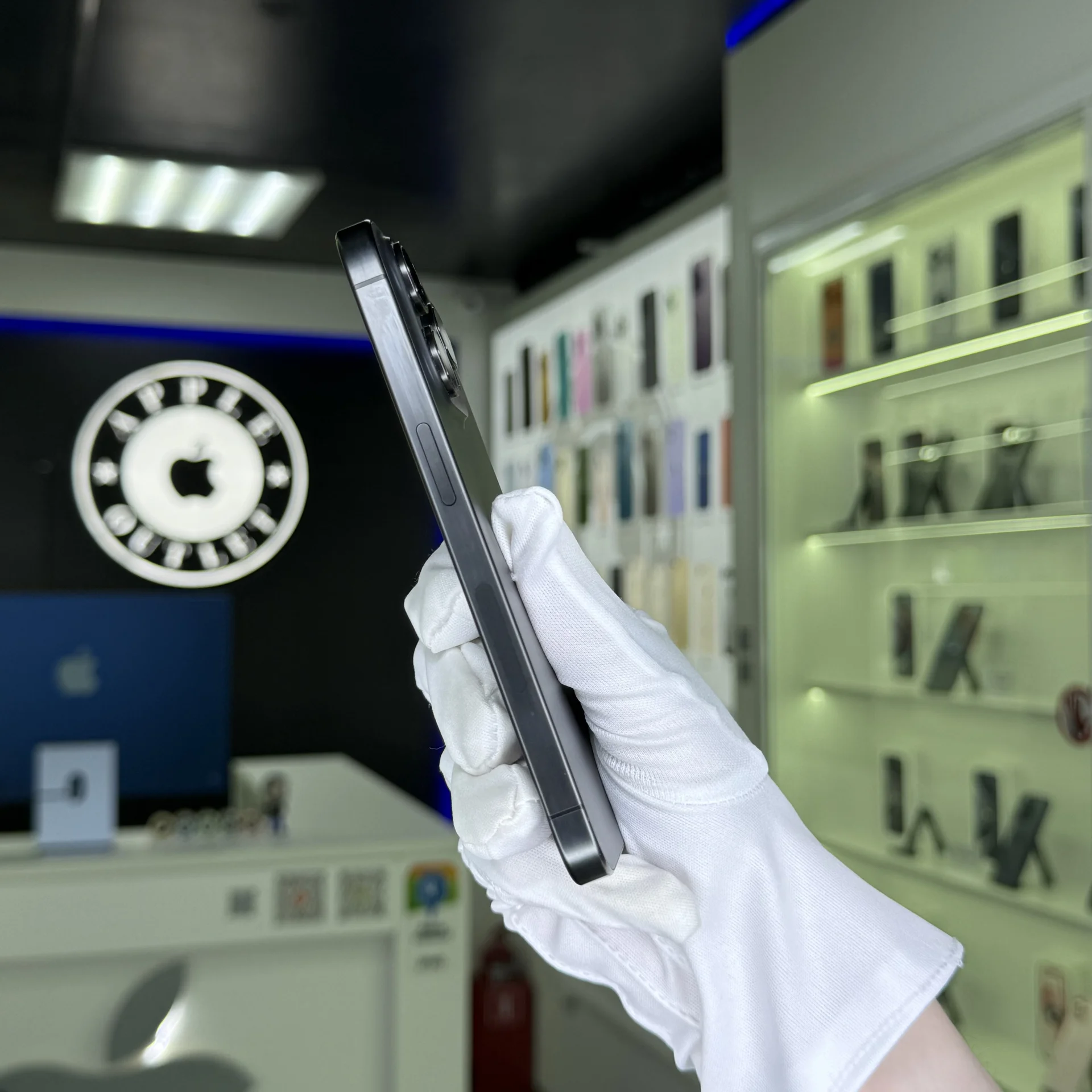 iPhone 15 Pro - миниатюра 2