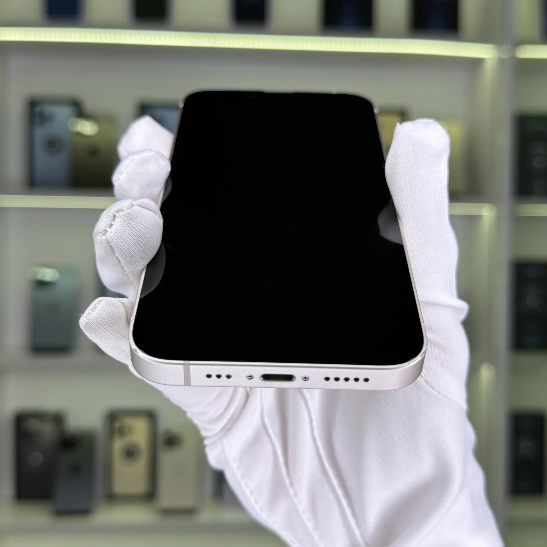 iPhone 14 - миниатюра 4