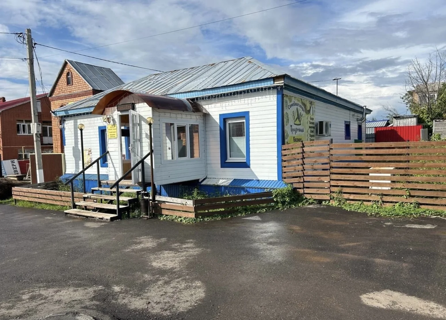 Здание в центре - изображение 1