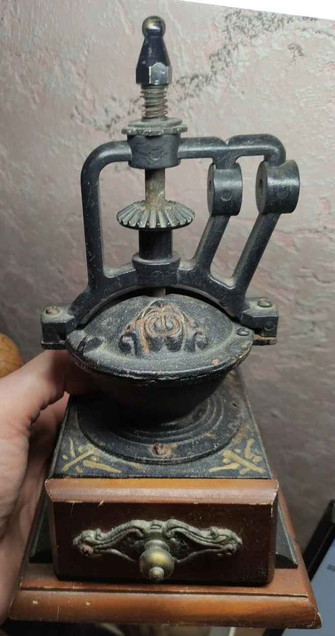 кофемолка чугунная, старинная, коллекционная - миниатюра 2