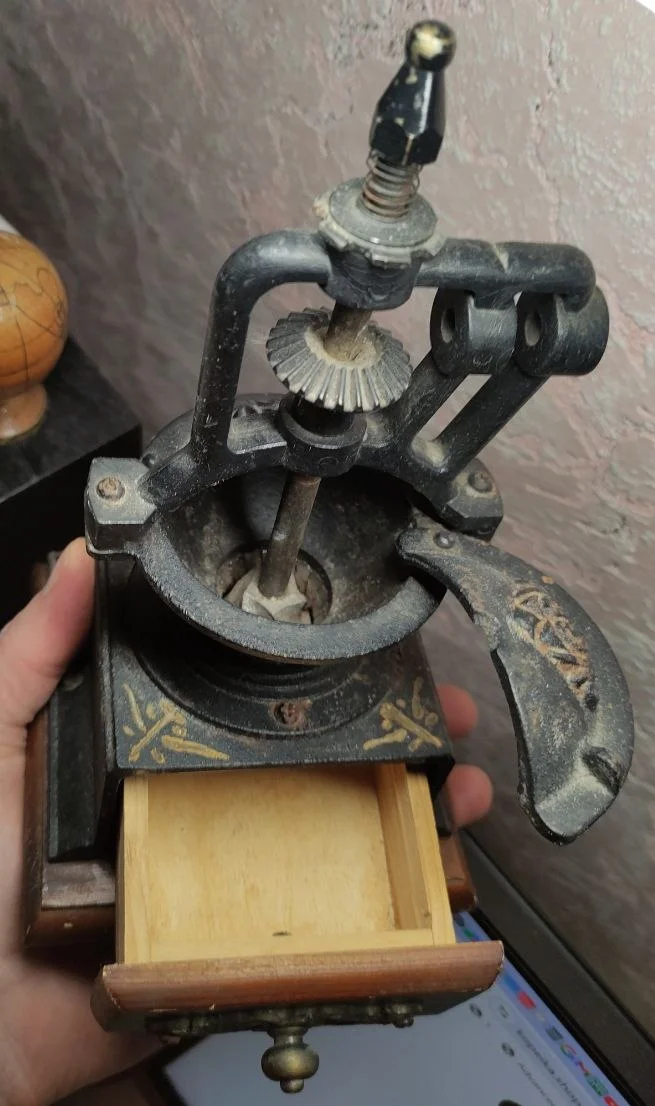 кофемолка чугунная, старинная, коллекционная - миниатюра 5
