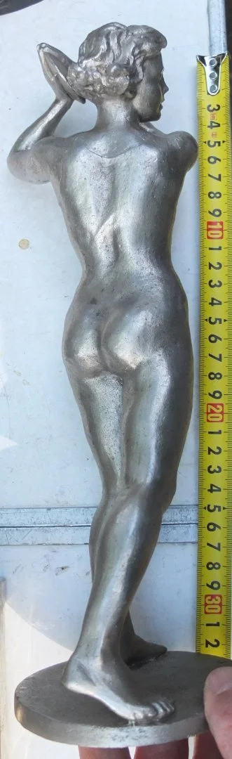 силуминовая статуэтка Метательница диска, Монументскульптура, 1962 год - миниатюра 2