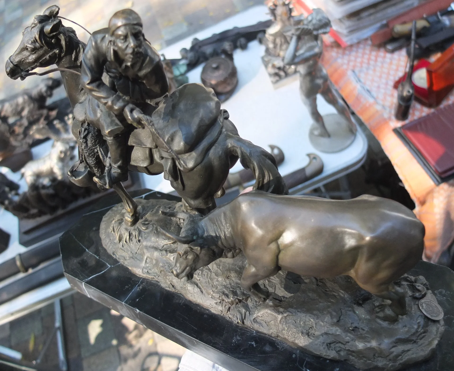 бронзовая статуэтка Охотник и корова, Грачёв, копия - миниатюра 9