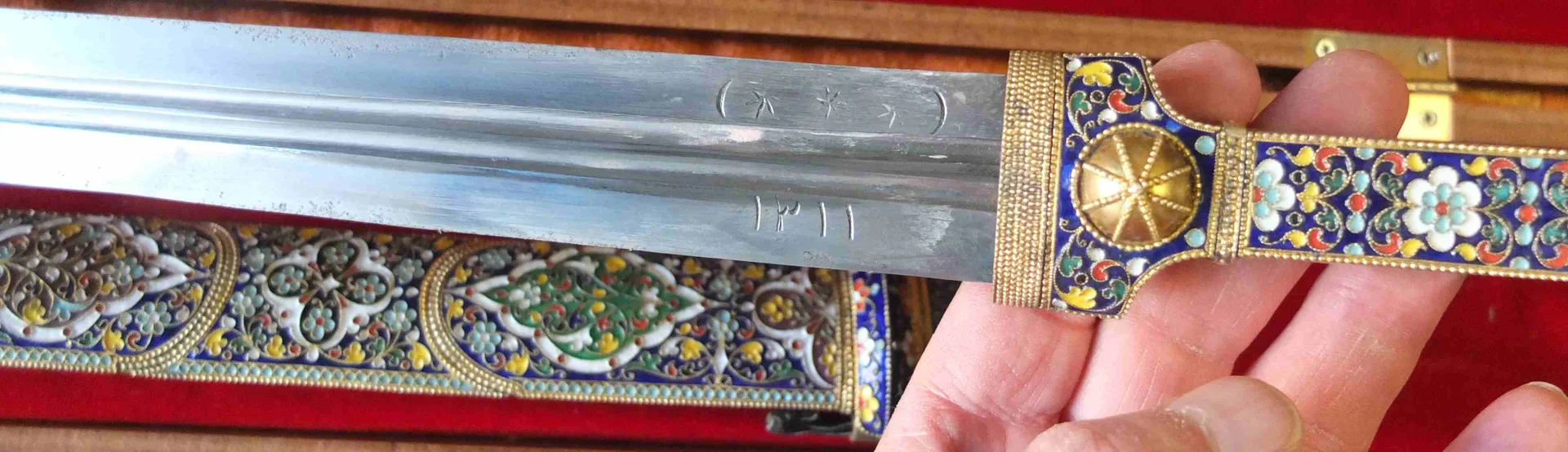серебряный кубачинский авторский кинжал в многоцветных эмалях - миниатюра 7