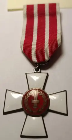 серебряный крест в эмалях За заслуги, Финляндия