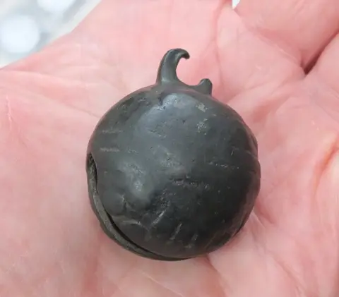 бронзовый бубенчик, старинный, коллекционный, редкий