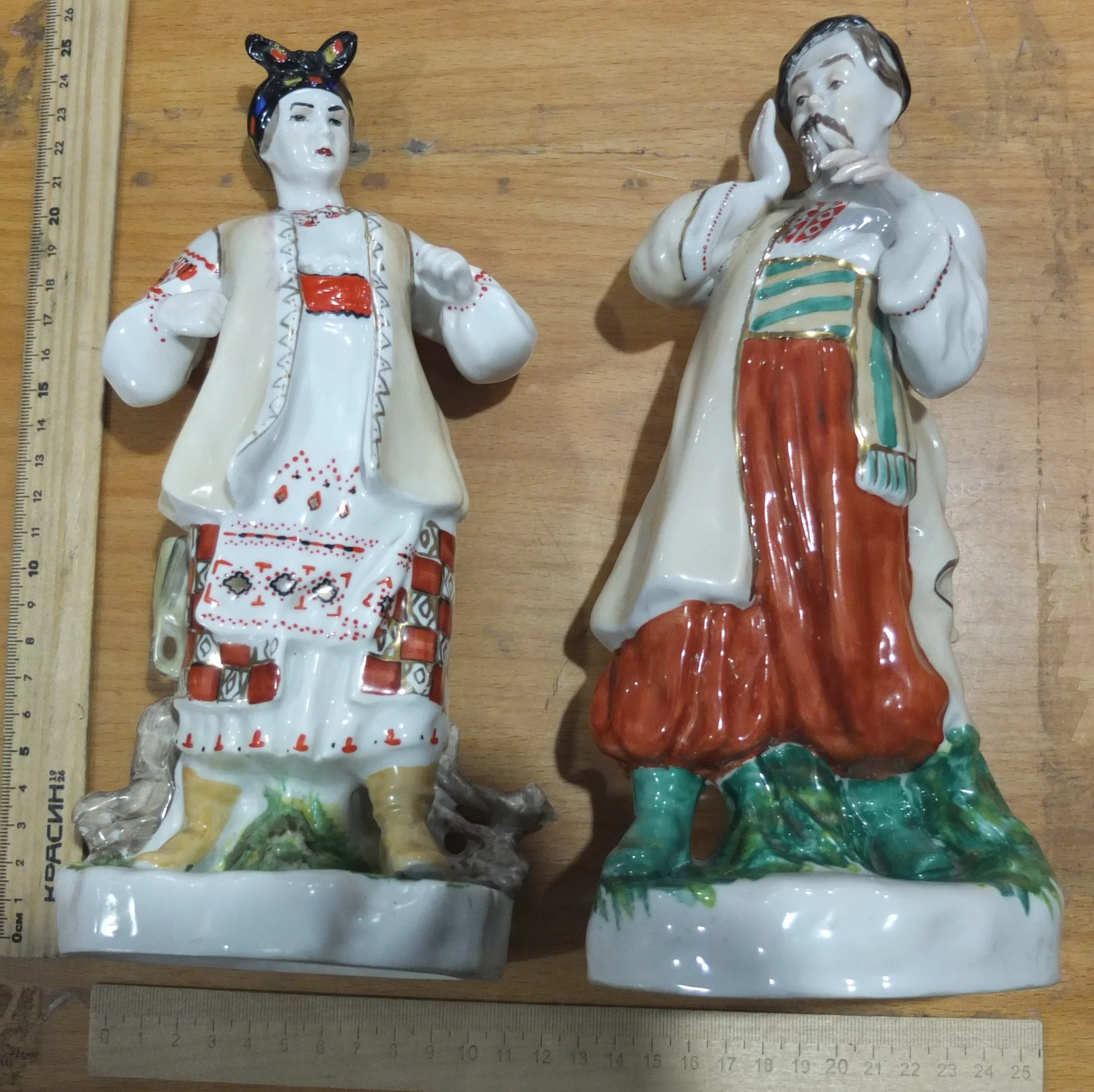 парные фарфоровые статуэтки Одарка  и Карась , СССР - миниатюра 2