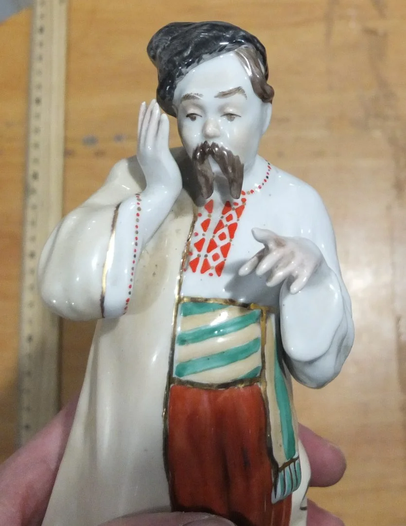 парные фарфоровые статуэтки Одарка  и Карась , СССР - миниатюра 5