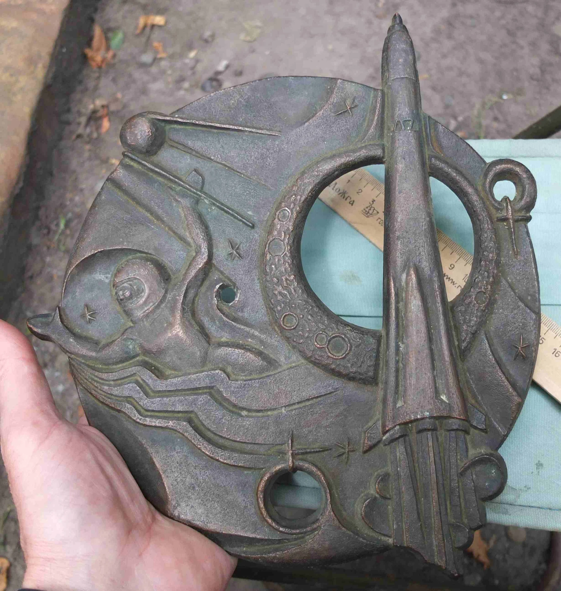 настенное панно Первый человек в космосе, силумин, СССР - изображение 1