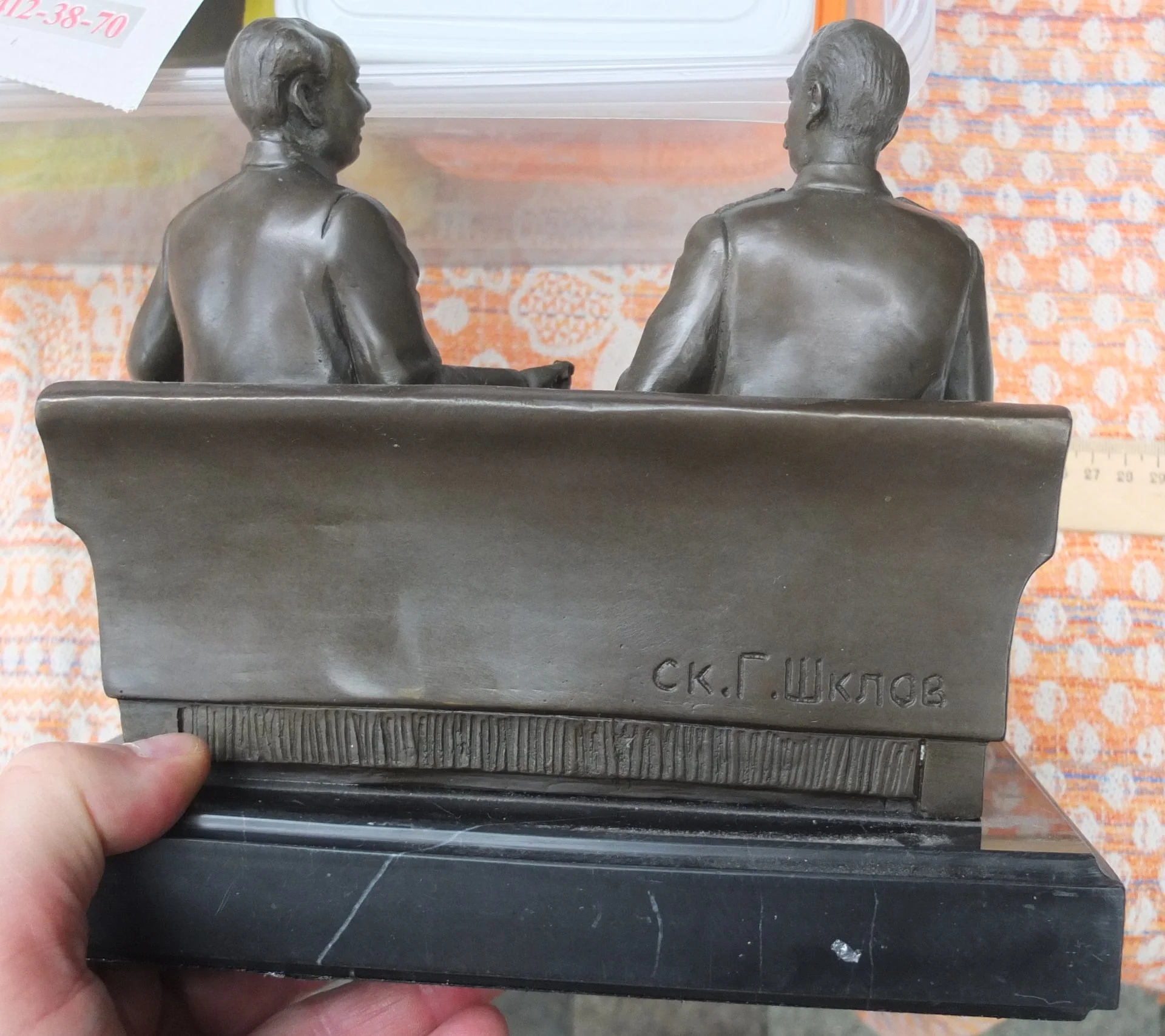 бронзовая скульптура Мао и Сталин на диване, коллекционная - миниатюра 6
