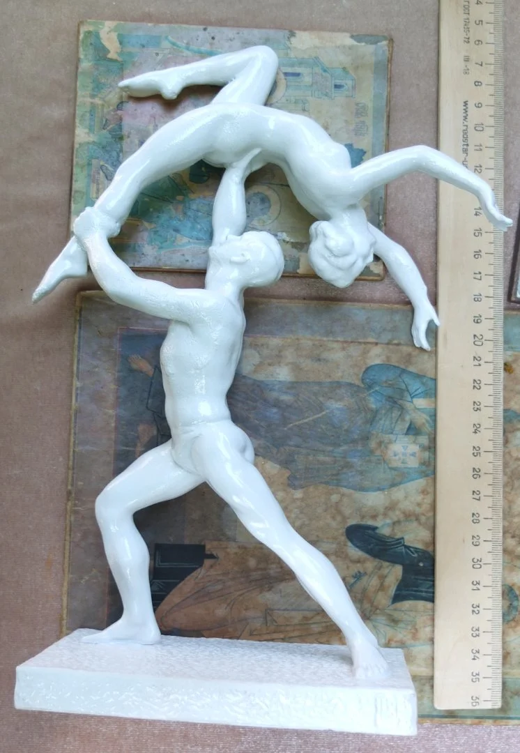 статуэтка Гимнасты, скульптор Цимерман, пластик , 1950е гг - миниатюра 2