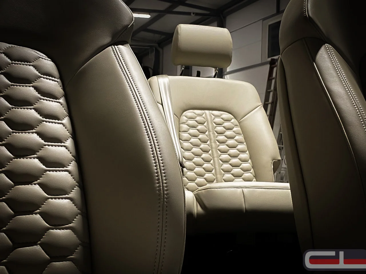Перетяжка салона автомобиля - миниатюра 11