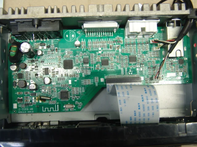 Автомагнитола AMH-77DSP на запчасти не включается - миниатюра 4