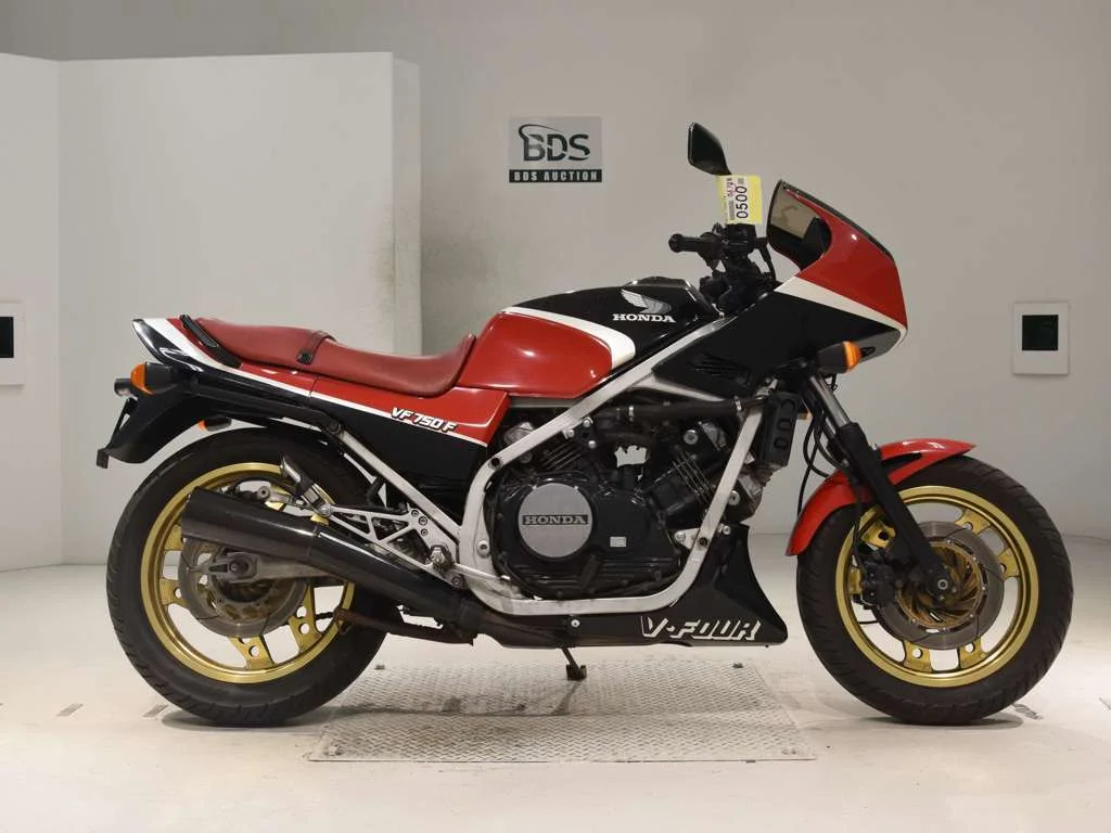 Мотоцикл спорт турист Honda VF750F спортбайк рама RC15 гв 1982 пробег 10 т.км - изображение 1