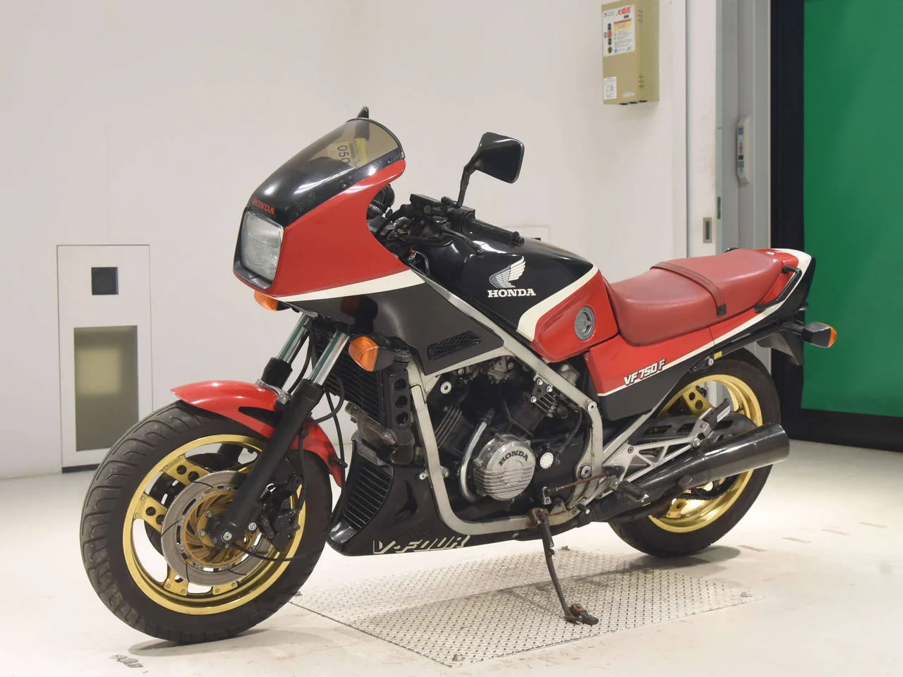 Мотоцикл спорт турист Honda VF750F спортбайк рама RC15 гв 1982 пробег 10 т.км - миниатюра 4
