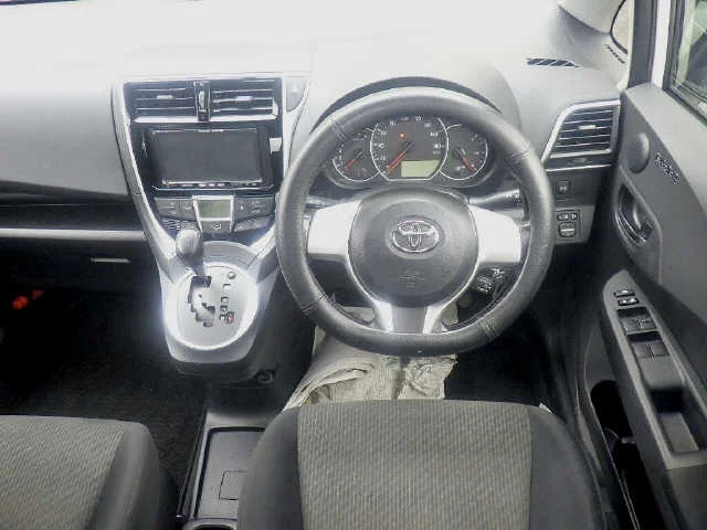 Компактвэн Toyota Ractis кузов NCP122 модификация Welcab Wheelchair Spec Slope Type пассажир инвалид - миниатюра 4