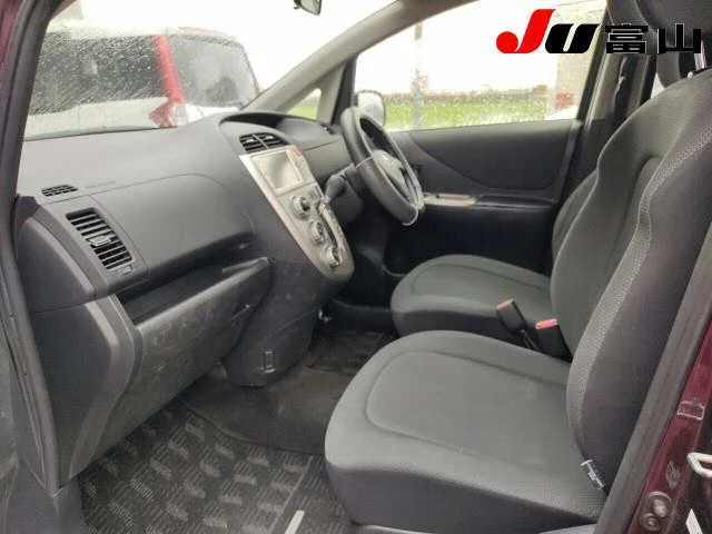 Компактвэн Toyota Ractis кузов SCP100 модификация X минивэн гв 2010 пробег 99 т.км - миниатюра 3