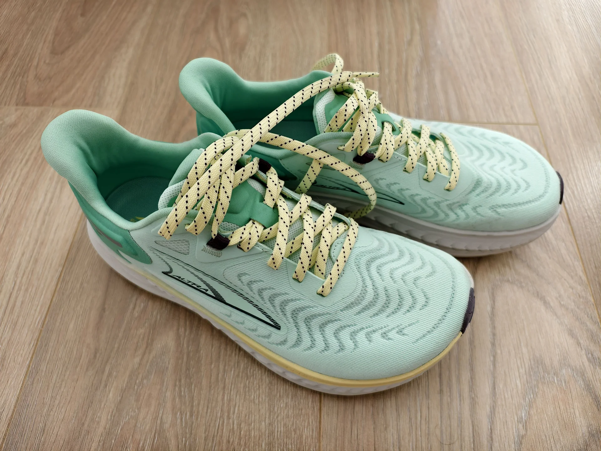 Беговые кроссовки Altra женские 37.5 - изображение 1