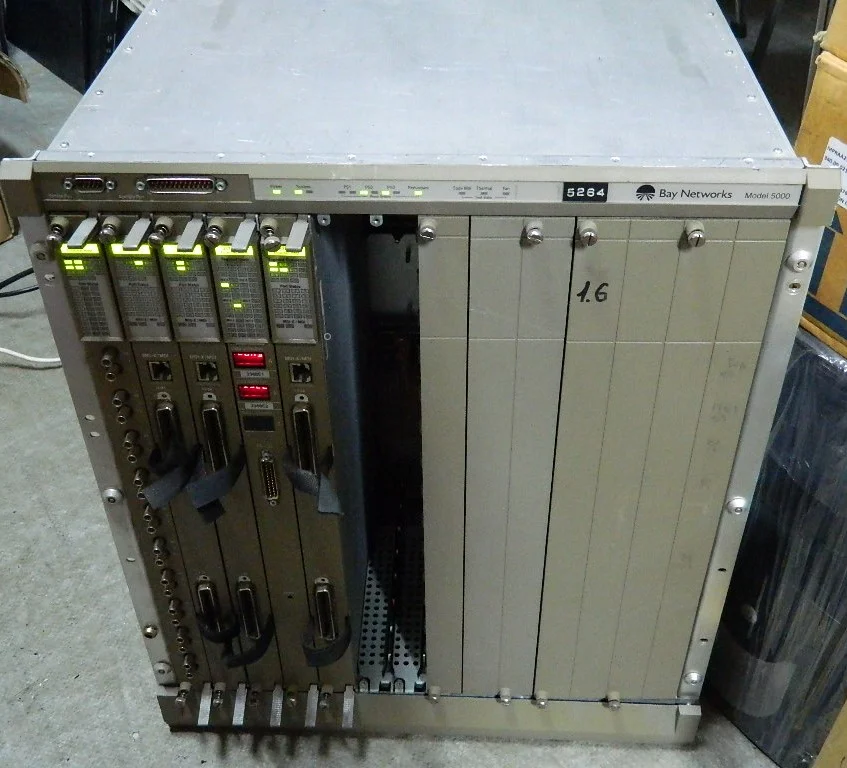 Ретро шасси (АТС) Bay Networks 5000 с модулями