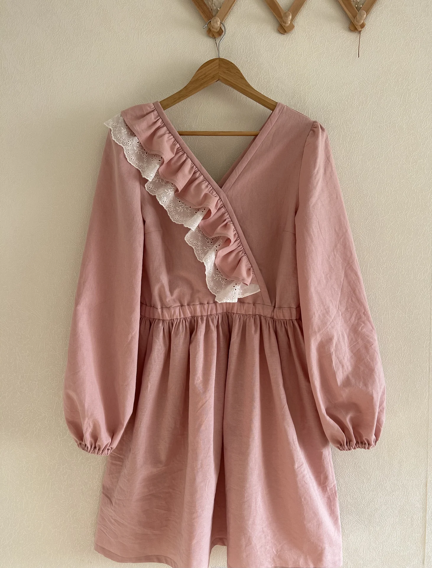 Платье с воланом - миниатюра 2
