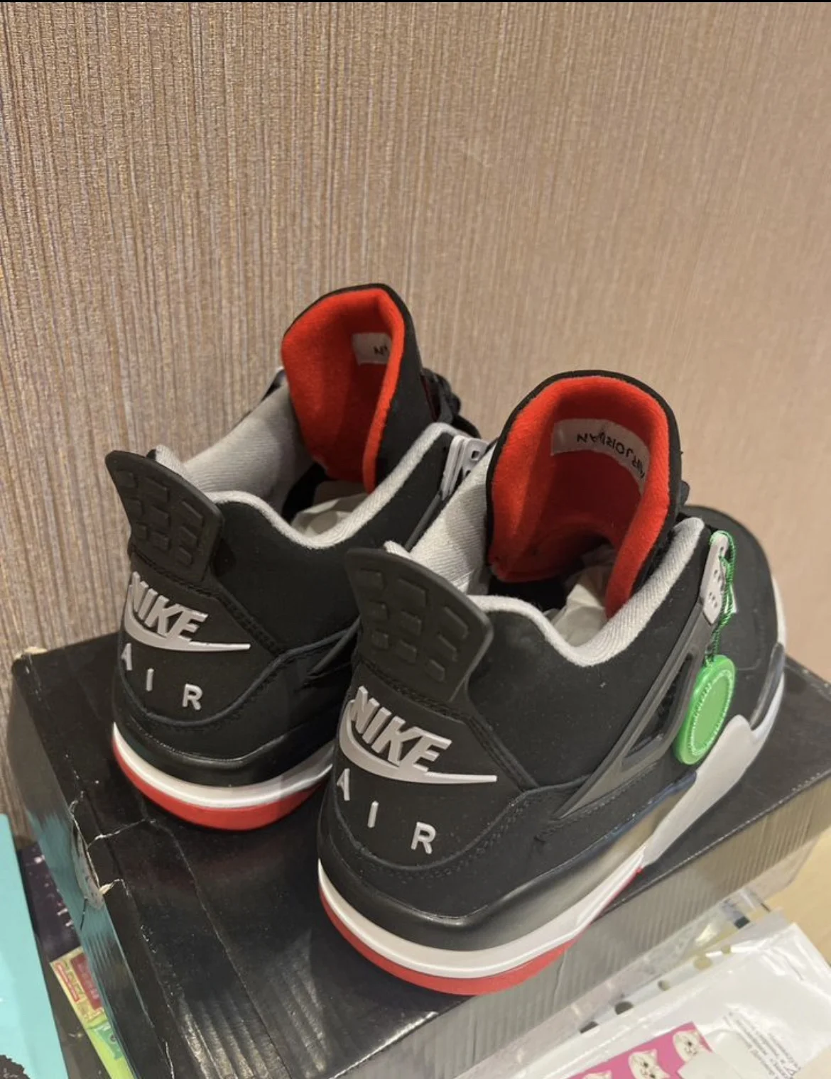 Кроссовки Nike air jordan 4 retro - миниатюра 2