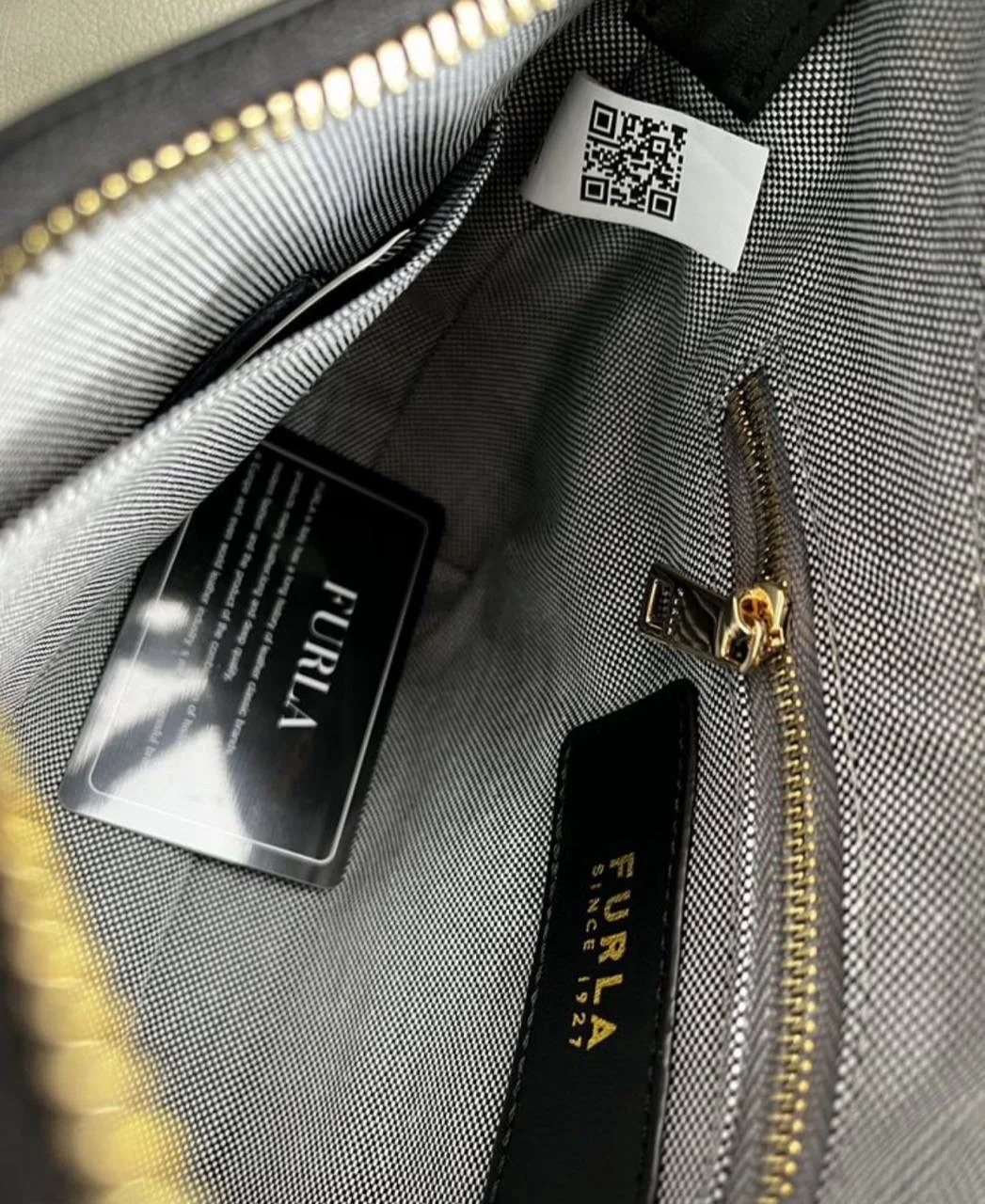 Черная кожаная сумка хобо Furla - миниатюра 3
