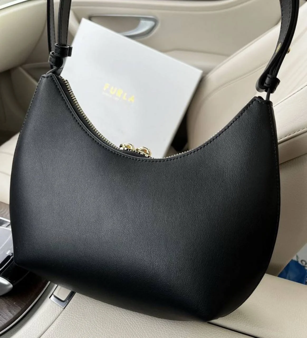 Черная кожаная сумка хобо Furla - миниатюра 5