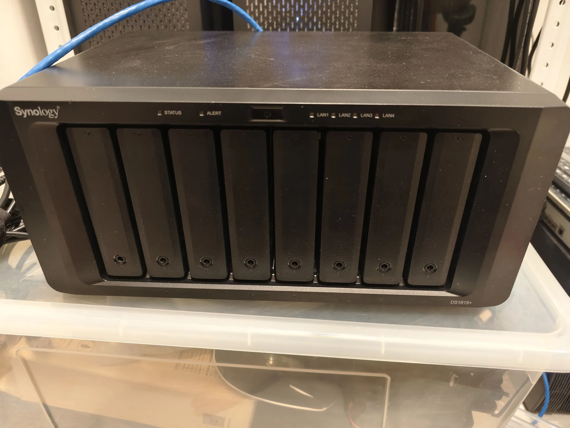 Сетевое хранилище nas synology DS1819+ с дисками - миниатюра 2