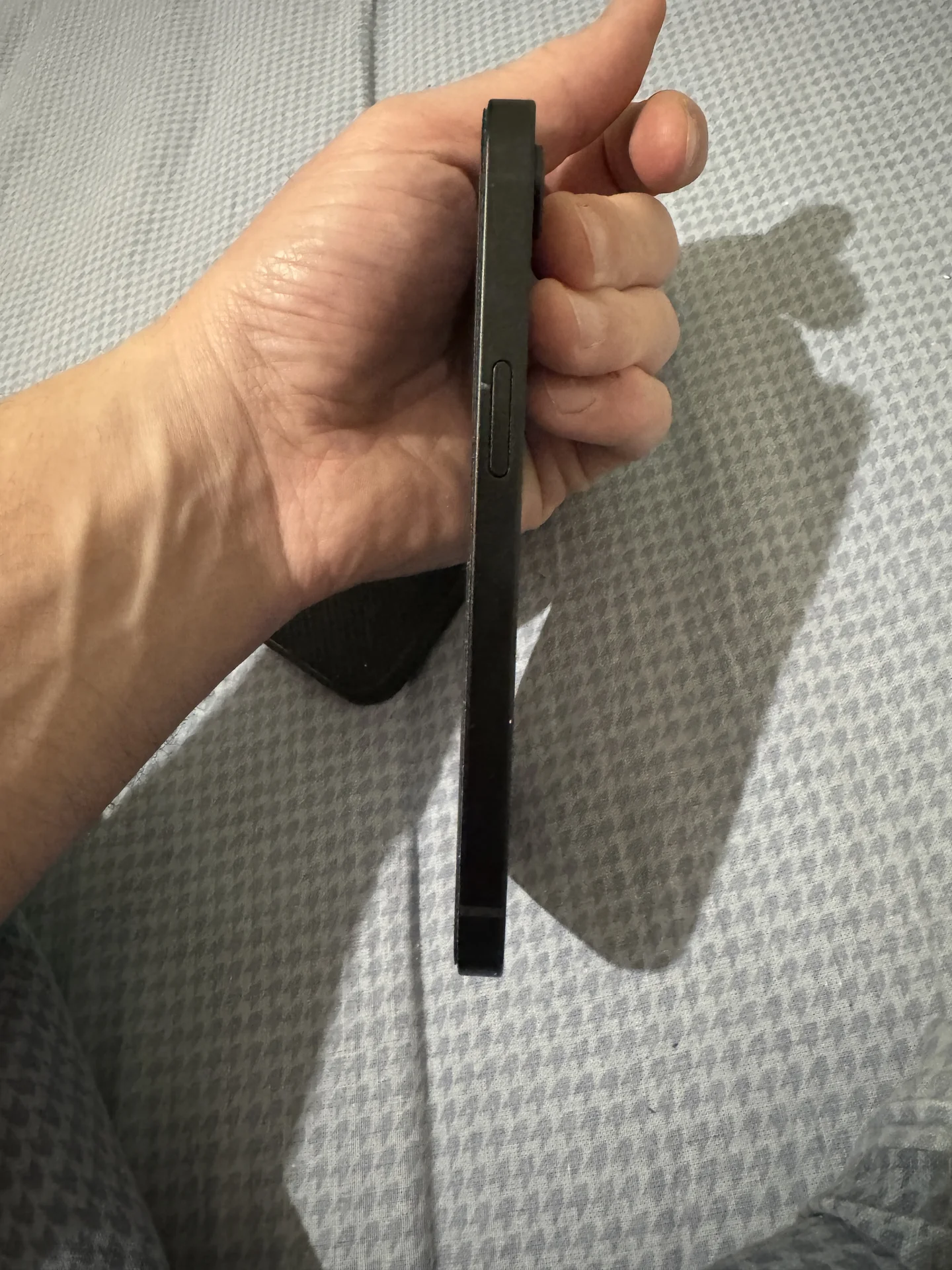 iPhone 16e 128 - миниатюра 2