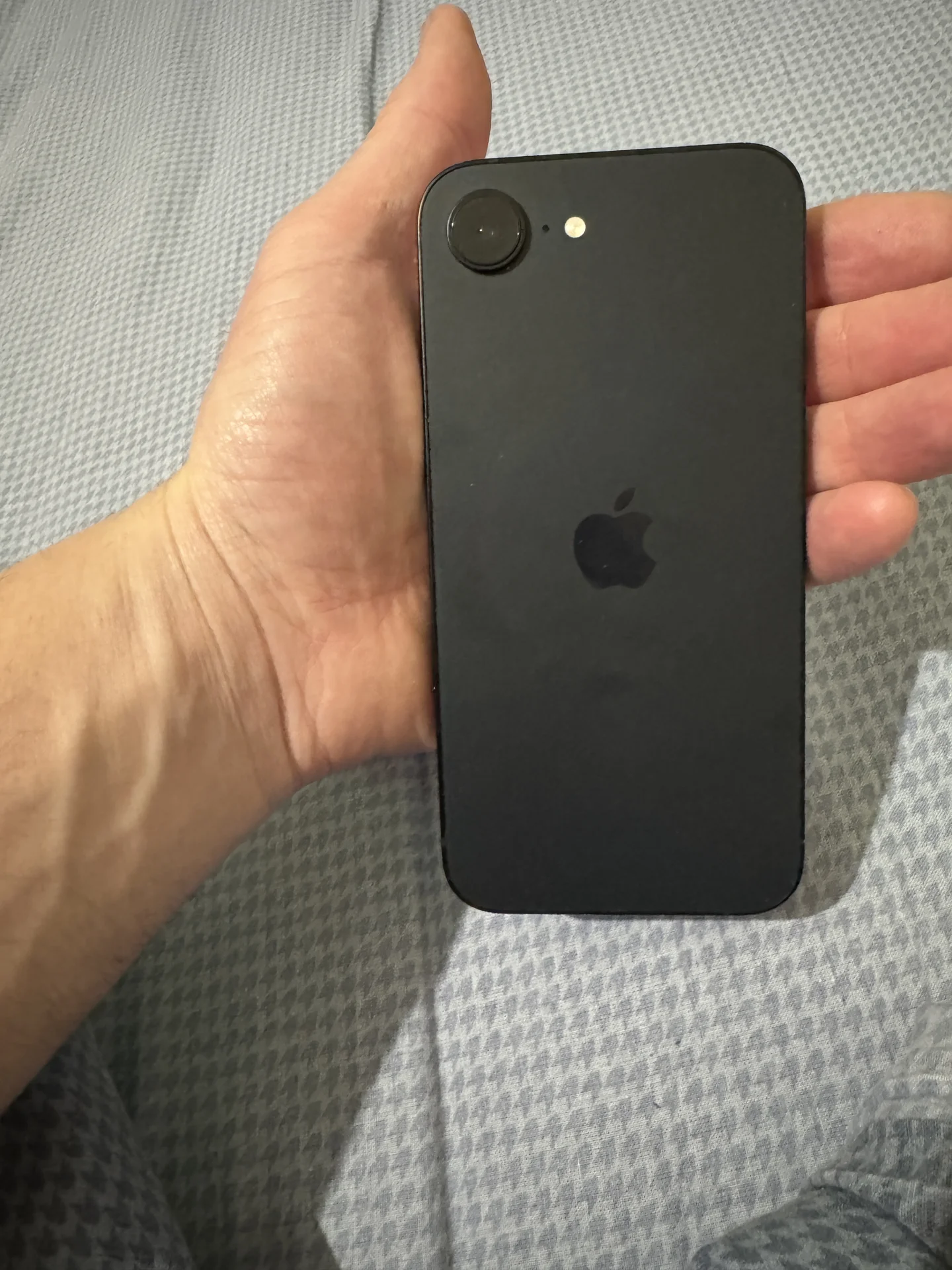 iPhone 16e 128 - миниатюра 3