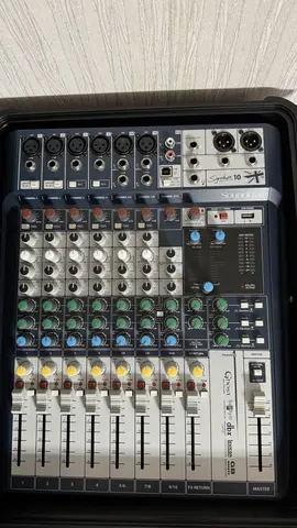 Микшерный пульт Sounbcraft Signature 10