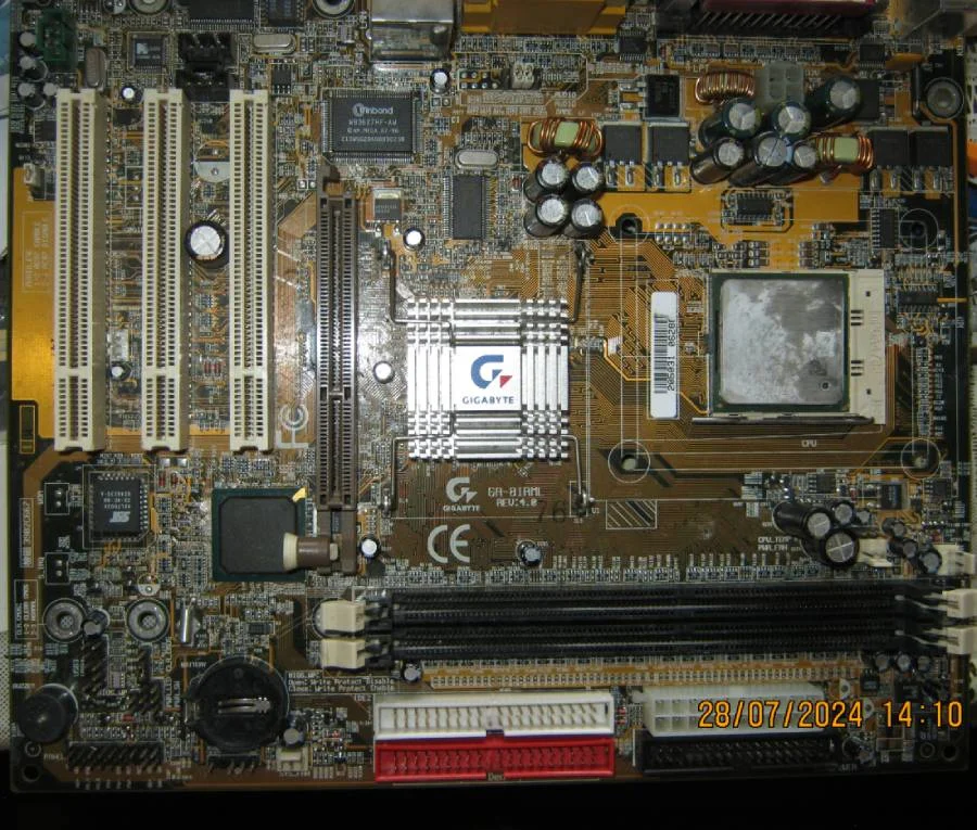 Материнская плата Gigabyte нерабочая (pentium 4) - изображение 1