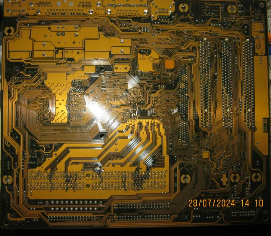 Материнская плата Gigabyte нерабочая (pentium 4) - миниатюра 3