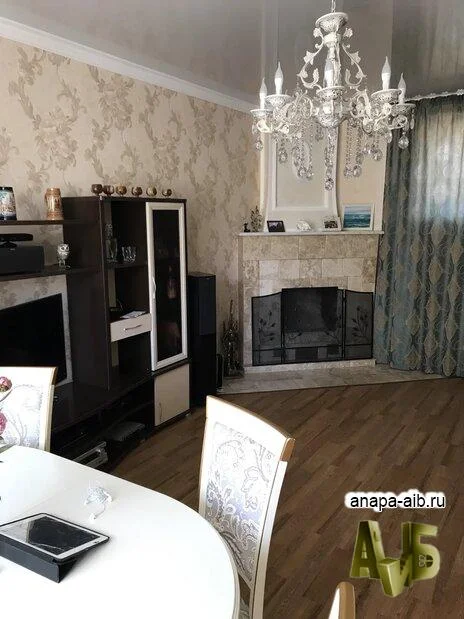 Породистый дом в Анапе с бассейном - миниатюра 2