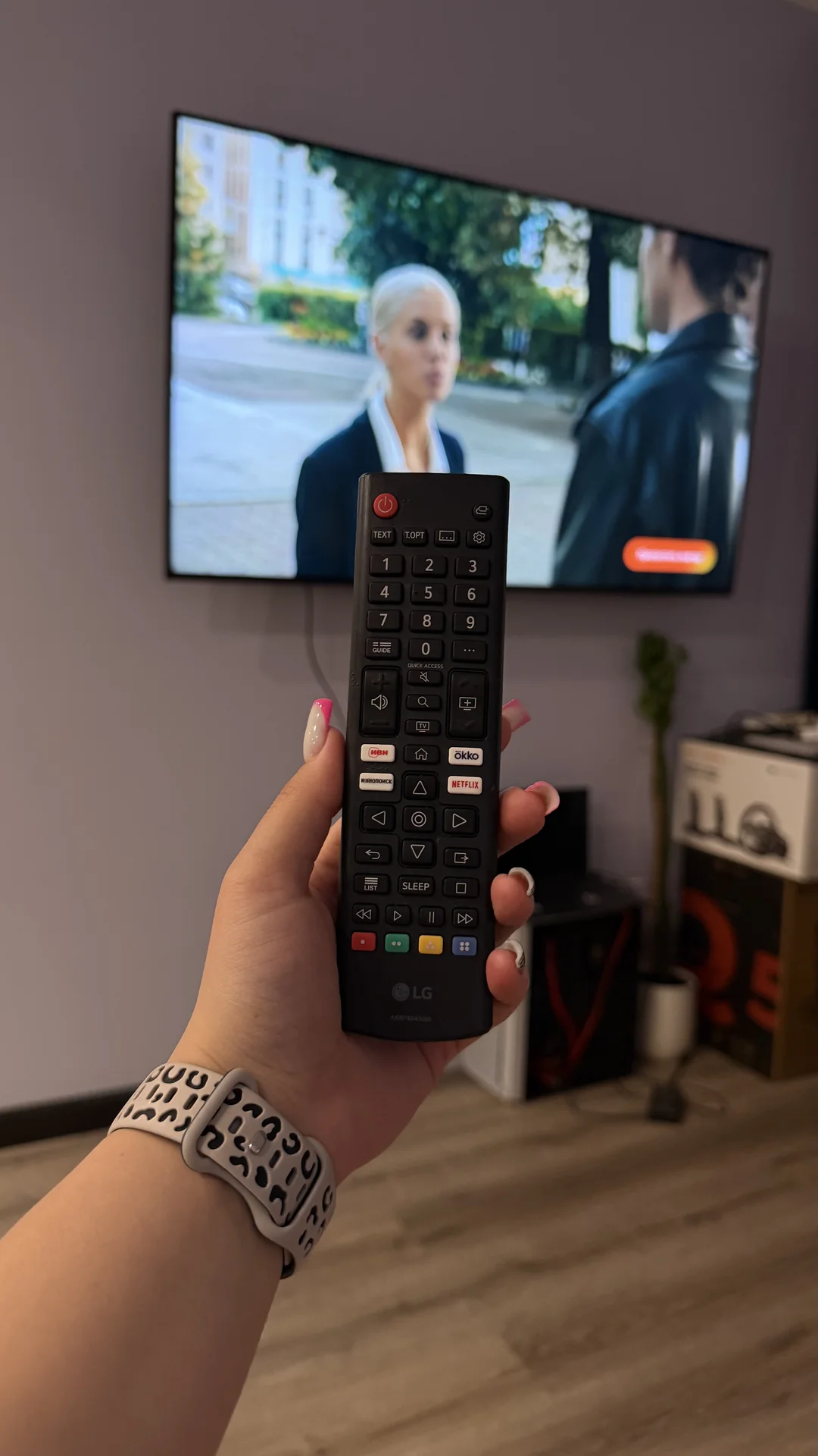Телевизор LG 65 дюймов - миниатюра 5