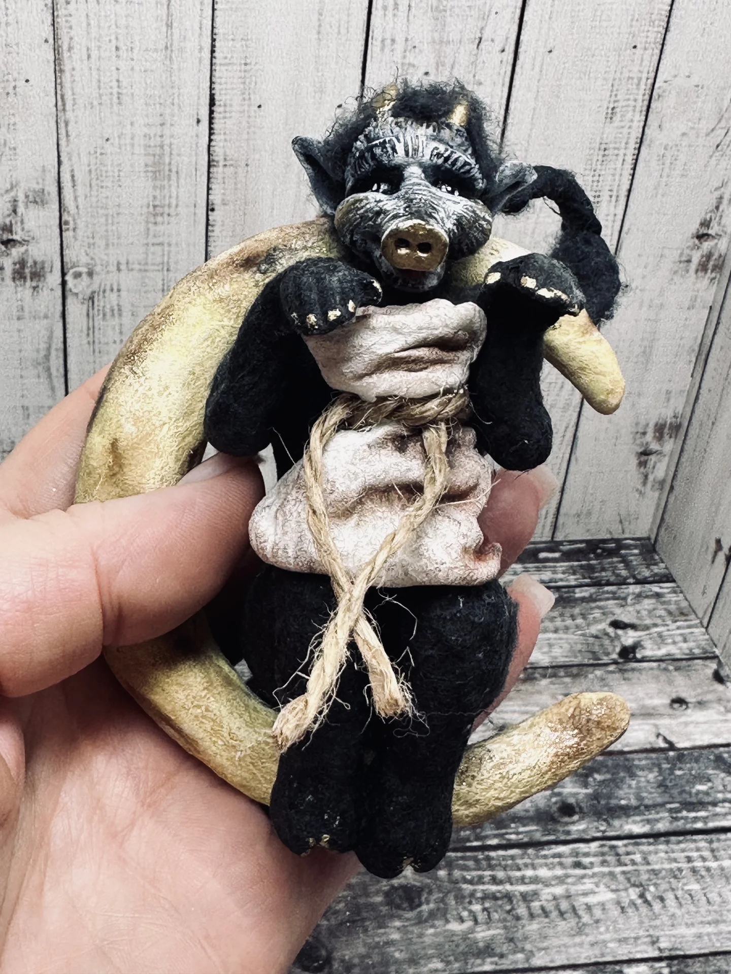 Елочная ватная игрушка черт - миниатюра 2