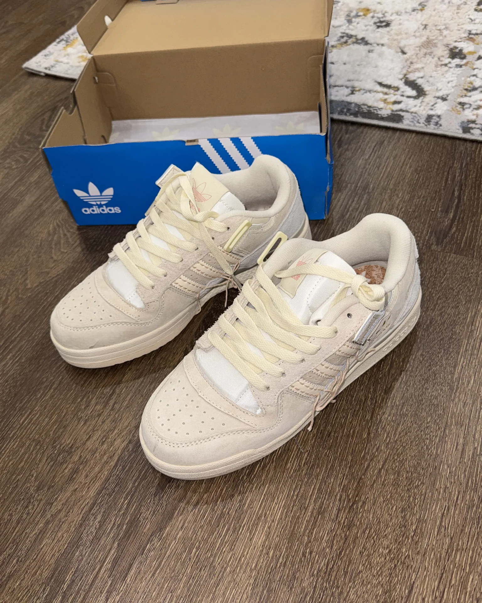 Кроссовки Adidas женские 41