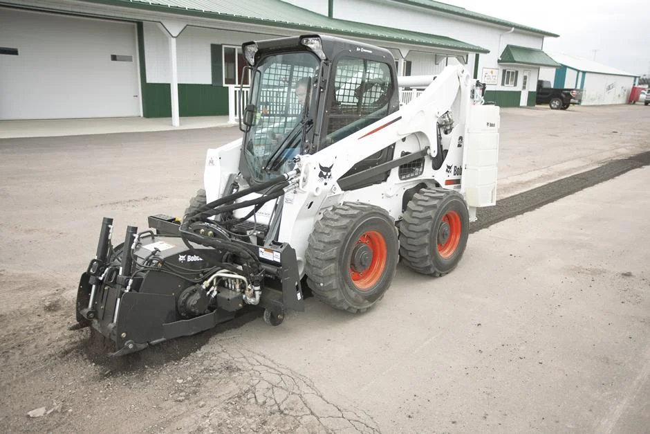Аренда мини-погрузчика Bobcat / Фреза / Щетка - миниатюра 2