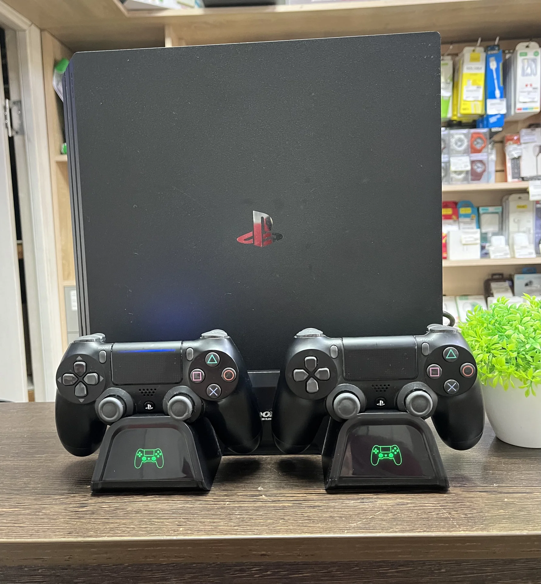 Игровая приставка Sony PlayStation 4 Pro 1 TB - миниатюра 2