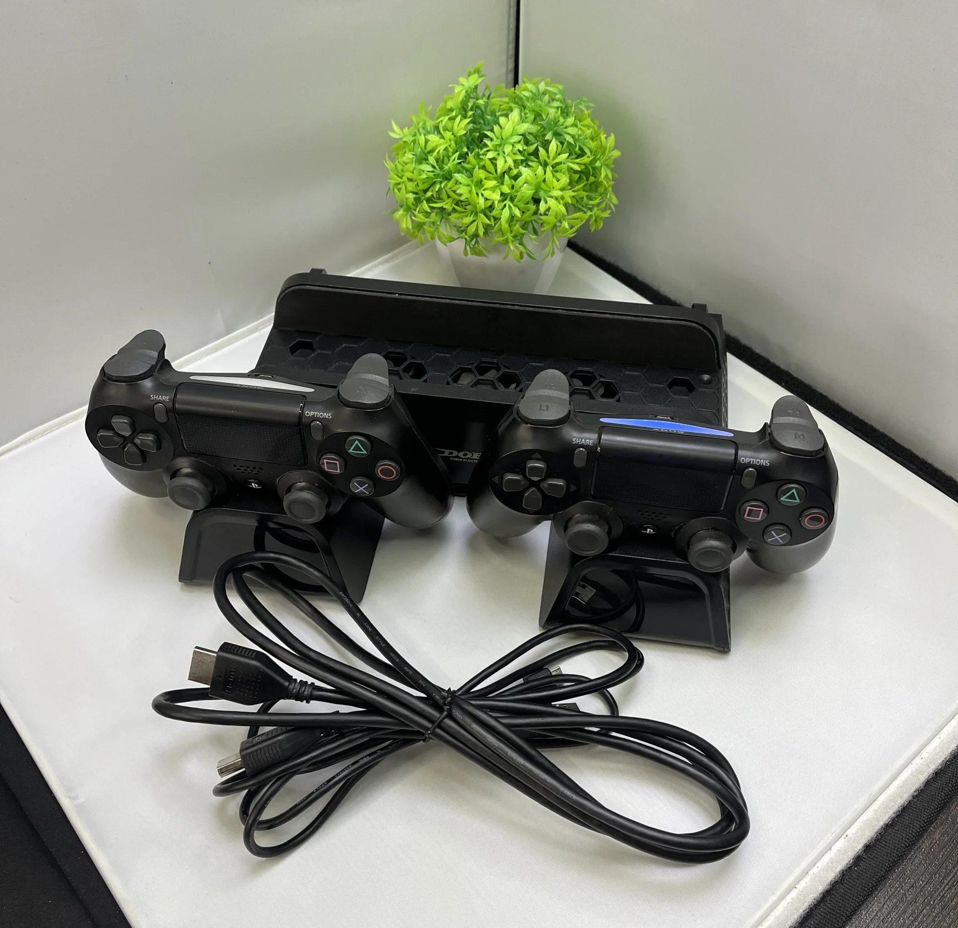 Игровая приставка Sony PlayStation 4 Pro 1 TB - миниатюра 5