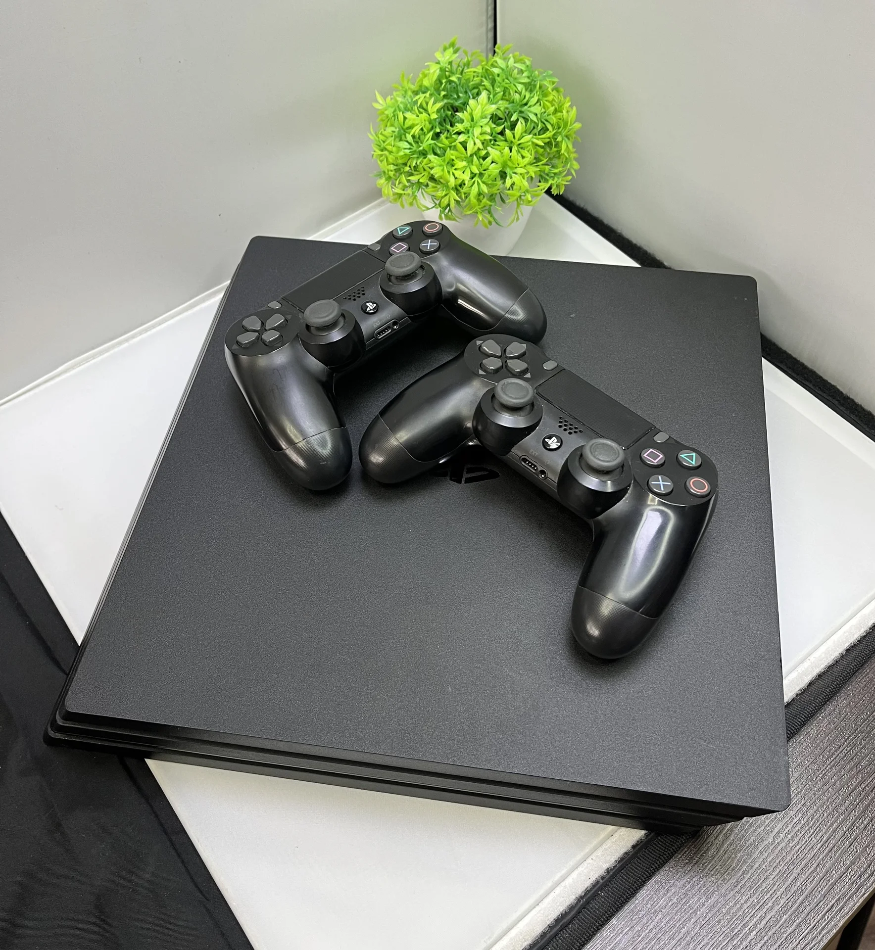 Игровая приставка Sony PlayStation 4 Pro 1 TB - миниатюра 8