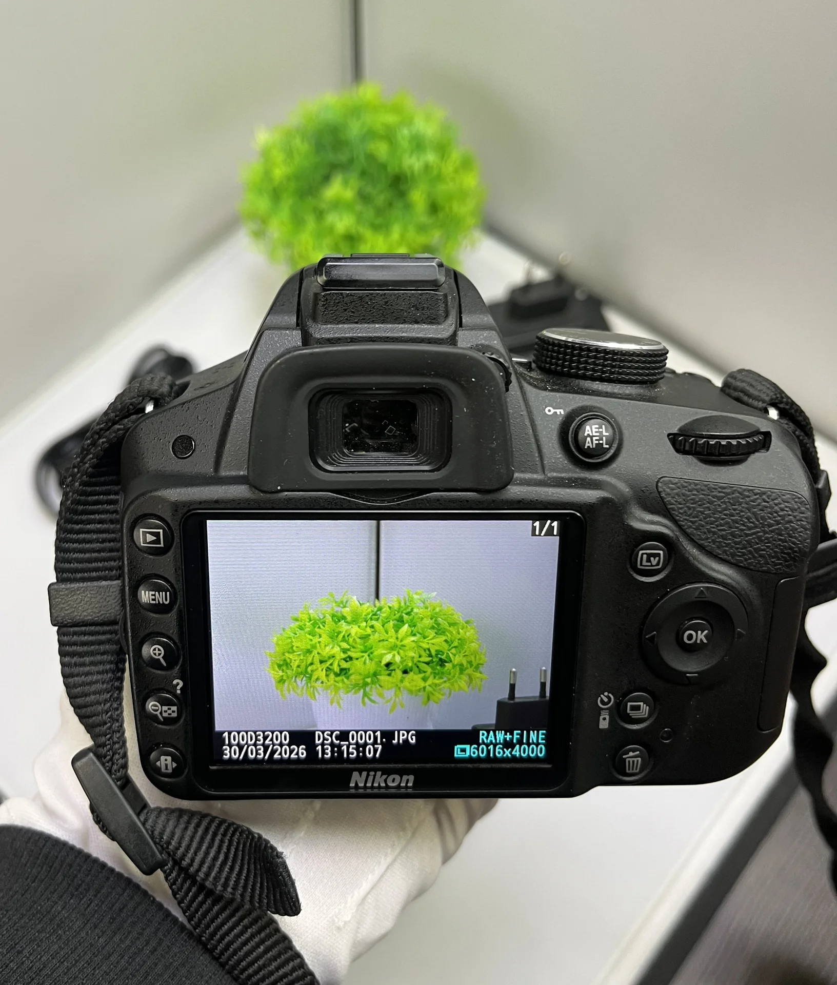 Зеркальный фотоаппарат Nikon D3200 kit 18-105mm VR - миниатюра 3