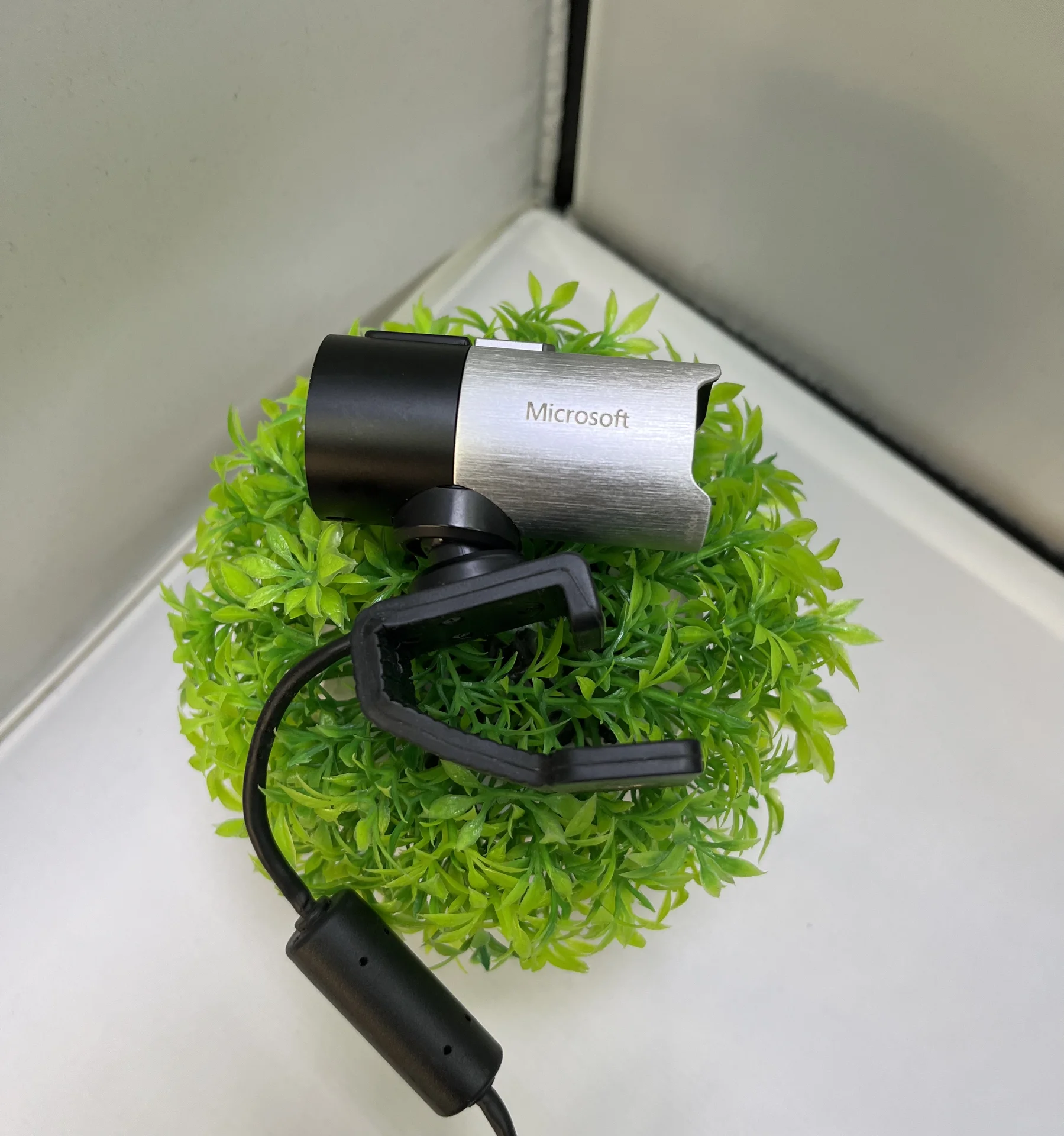 Веб-камера Microsoft LifeCam Studio Full HD 1080p - миниатюра 2