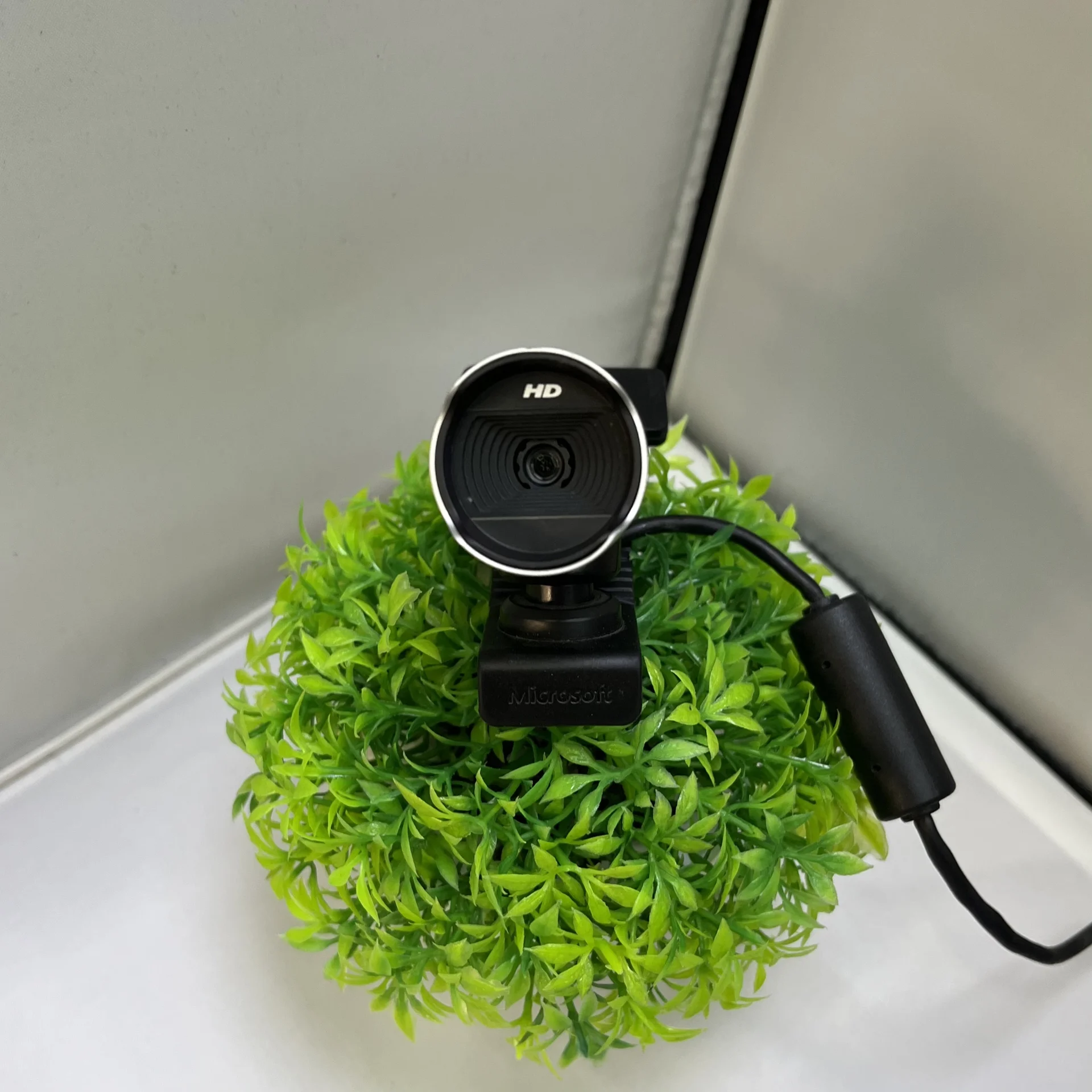 Веб-камера Microsoft LifeCam Studio Full HD 1080p - миниатюра 4