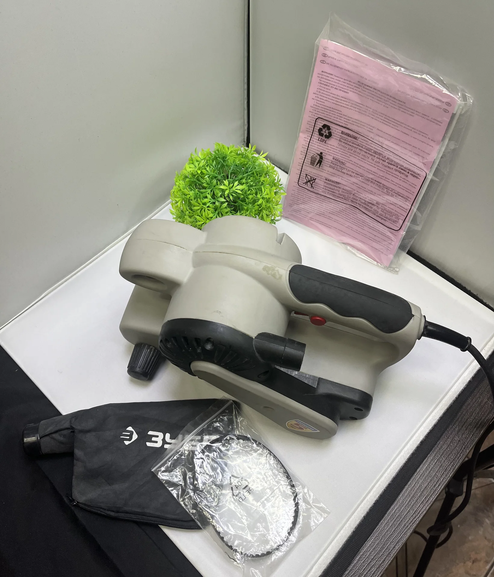 Ленточная шлифмашинка ЗУБР ЗЛШМ-76-950, 950 Вт - миниатюра 4
